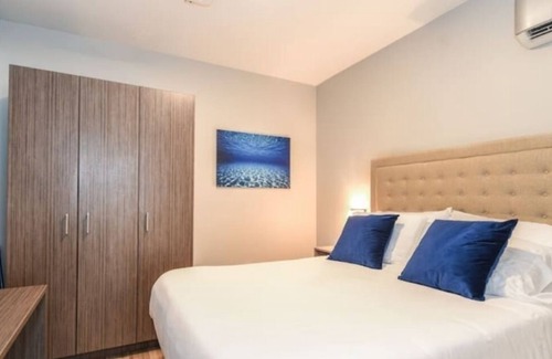 Mission Hills Apartamento | Staycation in Old Town ⭐️ Walk to All. Parking+WiFi