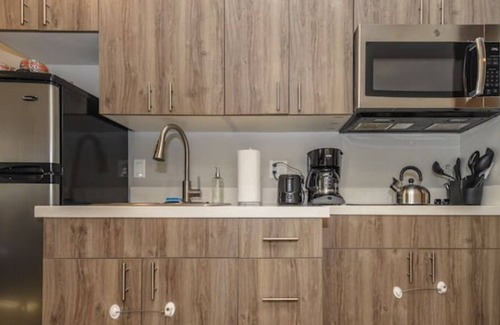 Mission Hills Apartamento | Staycation in Old Town ⭐️ Walk to All. Parking+WiFi
