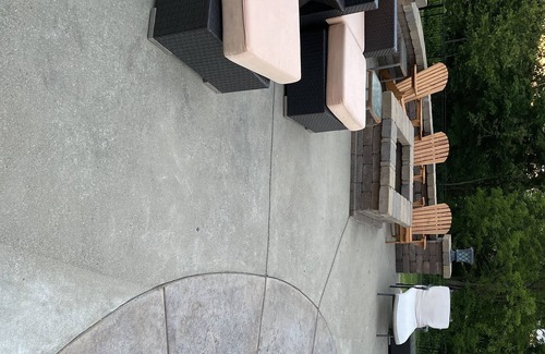 Floyds Knobs Casa | Staycation with 5 bedrooms and heated pool and hot tub