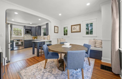 Hyde Park Casa | StayCedar&Serenity | Hyde Park