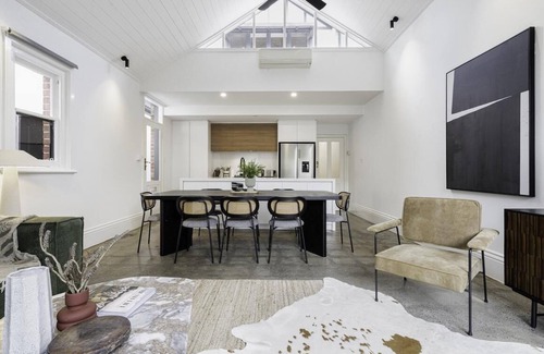 Elwood Casa | StayCentral - Poets Corner in Elwood - Burns St, Elwood, VIC - 4 Bedrooms, 4 Beds, 2 Bathrooms, Street parking available (none allocated).