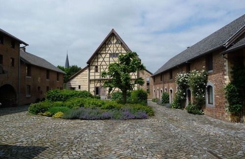 Millen Casa | Staying in peace in a historic courtyard