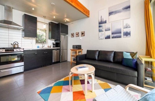 Belmont Casa | #StayInMyDistrict Buckman Spacious Modern Rowhouse