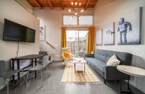 Belmont Casa | #StayInMyDistrict Buckman Bright Spacious Townhome