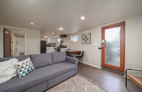 Richmond Casa | #StayinMyDistrict Pendelton Place Walk to Mt Tabor