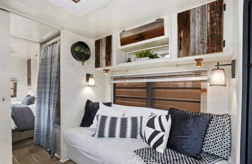 Twin Falls Apartamento | #StayinMyDistrict Twin Falls Backyard Glamper