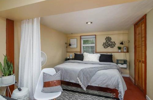 Woodlawn Apartamento | #StayInMyDistrict Woodlawn Eclectic -Walk to Dekum