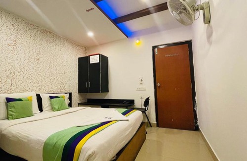 Mysore Hotel | STAYMAKER ABS Comforts - Opp St Philomena Church