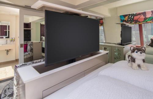 Garment District Hotel | Staypineapple, An Artful Hotel, Midtown New York