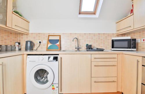 Barry Apartamento | StayRight 2 Bed Beach House with Private Parking- Next to Barry Beach and Jackson Bay