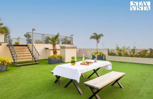 Gopalbari Apartamento | StayVista at Cityscape with Rooftop Pool - Jaipur