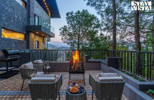 Solan Villa | StayVista at Dos - The Himalayan Den with Jacuzzi