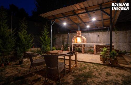 Kaul Villa | StayVista at Little Frida with Bonfire, BBQ