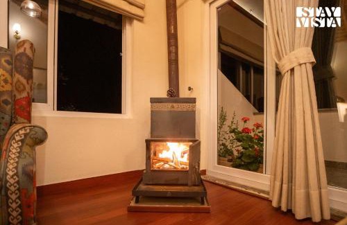 Kaul Villa | StayVista at Little Frida with Bonfire, BBQ