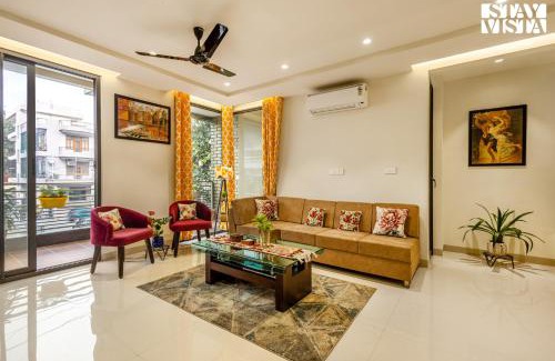 Mahmoorganj Apartamento | StayVista at Sundale Apartment with Heater & WiFi