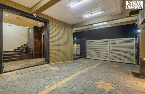 Mahmoorganj Apartamento | StayVista at Sundale Apartment with Heater & WiFi