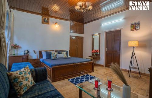 Nainital Casa | StayVista at The Northern Lake House with Balcony