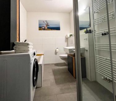 Isny im Allgaeu Apartamento | StayZen Holz & Hirsch Deluxe Hideaway zentral mit Parkplatz
