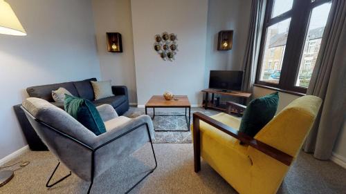Peterborough Apartamento | StayZo 2BR House Accommodation in Peterborough