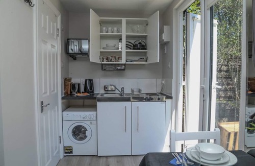 Crofton Park Casa | StayZo Crofton Park - Central London Studio