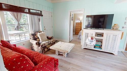 Folly Beach Casa | Steele Magnolias on Folly