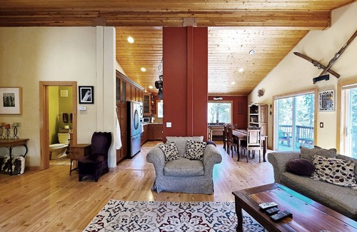 Tahoe Sierra Estates Casa | Steeple Retreat - 3 bedroom, 2.5 bath - close to Tahoe City