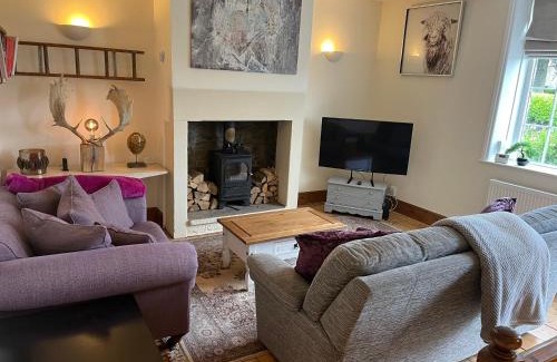 Pudsey Casa | Steeple View - A two bedroom 18th century cottage.