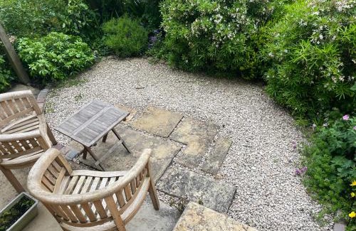 Pudsey Casa | Steeple View - A two bedroom 18th century cottage.