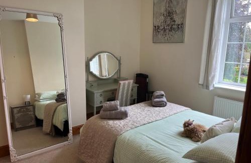 Pudsey Casa | Steeple View - A two bedroom 18th century cottage.