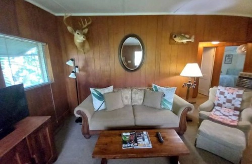 Satsuma Cabina | Stegbone's Fish Camp - Cabin 5