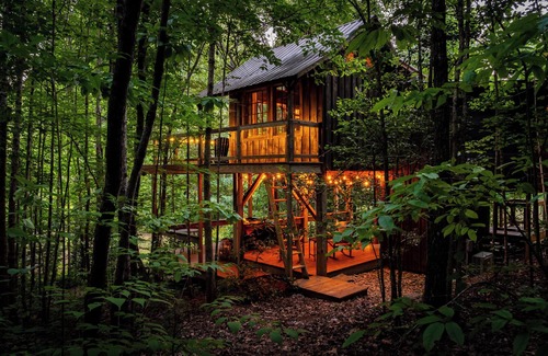 Mountain Rest Cabina | Stella Vista Treehouse Romantic Couples Only Retreat in Mountains, Walhalla SC