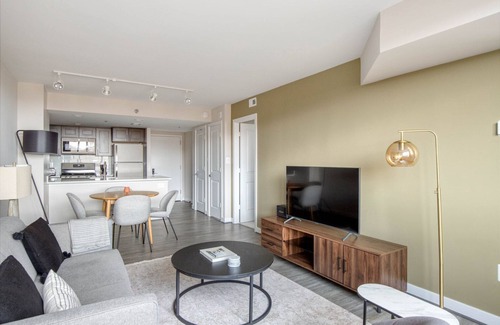Court House Apartamento | Stellar Clarendon 1BR w/ Pool, Gym & Squash, nr Dining, by Blueground