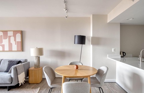 Court House Apartamento | Stellar Clarendon 1BR w/ Pool, Gym & Squash, nr Dining, by Blueground