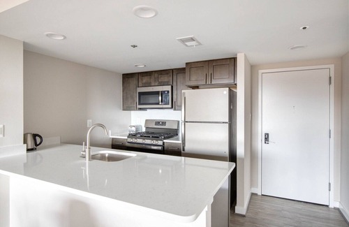 Court House Apartamento | Stellar Clarendon 1BR w/ Pool, Gym & Squash, nr Dining, by Blueground