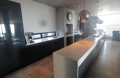 Trawal Villa | Stellar Guest Villa on Stunning Wine Farm