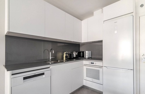Palma-Palmilla Apartamento | Stellar Martiricos-La Roca 1BR w/ Pool, Gym & Doorman, by Blueground