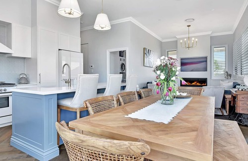 Lower Belford Casa | Stellaview Farmhouse, Newly Renovated in Heart of Hunter