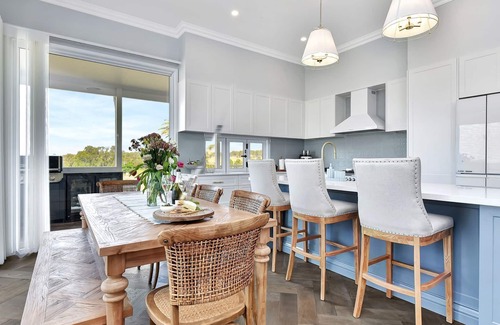 Lower Belford Casa | Stellaview Farmhouse, Newly Renovated in Heart of Hunter