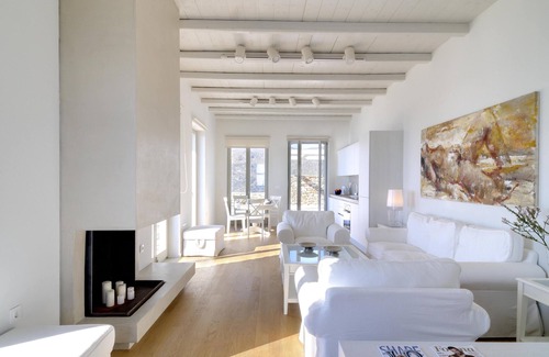 Milopotas Villa | Stemma- Corona de los Agean
