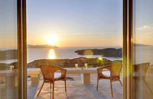 Milopotas Villa | Stemma- Corona de los Agean