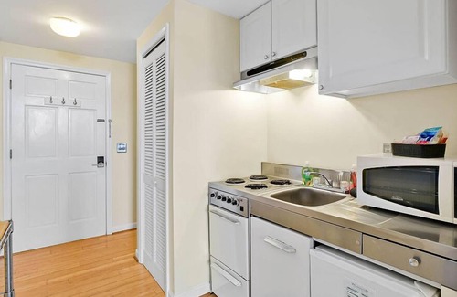 Wilmington Historic District Hotel | Stemmerman Suite on Front! Perfect location in the Heart of Downtown!