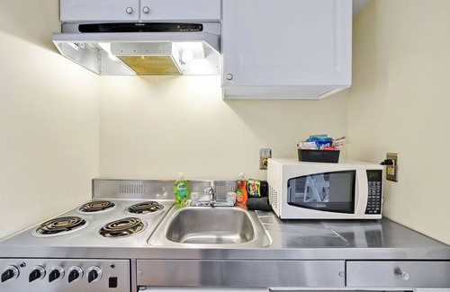 Wilmington Historic District Hotel | Stemmerman Suite on Front! Perfect location in the Heart of Downtown!