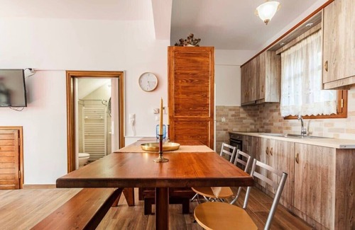 Trikolonoi Apartamento | Stemnitsa Stone Residence - Cosy Mountain Escape