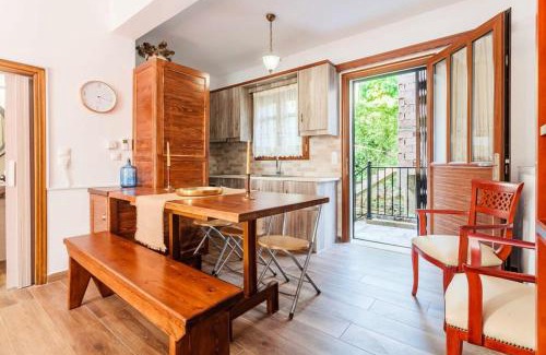 Trikolonoi Apartamento | Stemnitsa Stone Residence - Cosy Mountain Escape