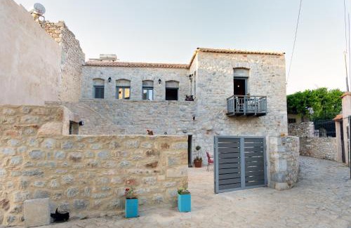 Omales Casa | Stenorougi Charias