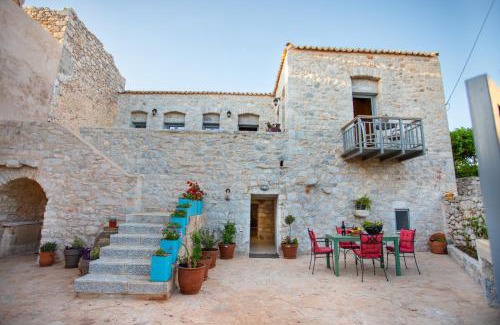 Omales Casa | Stenorougi Charias