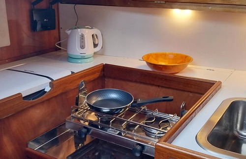 Vilanova I la Geltru Alquiler De Eote | Step aboard Magic, a beautifully restored sailboat.