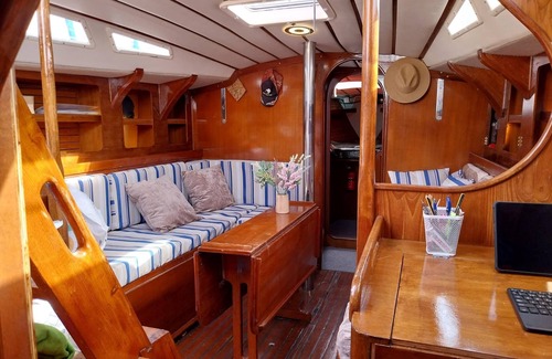 Vilanova I la Geltru Alquiler De Eote | Step aboard Magic, a beautifully restored sailboat.