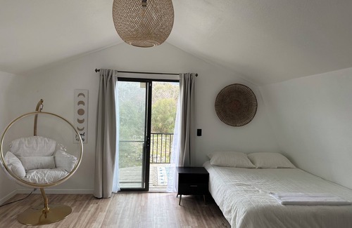Springville Otro | Step away from the noise of the city and into a country home get away