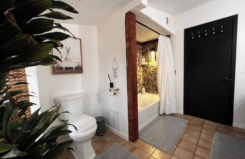 Springville Otro | Step away from the noise of the city and into a country home get away